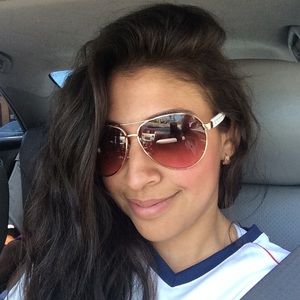 Meet your Posher, Dinora